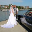 <p>Hochzeitsfoto mit Cadillac Seefischmarkt Kiel</p>