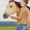 <p>Frau mit Pferd</p>