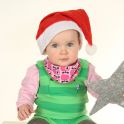 <p>Baby mit Weihnachtsmütze, Kiel</p>