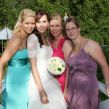 <p>Hochzeitsfotos, Landgasthof Arp in Neu-Bornstein, Braut mit Freundinnen</p>